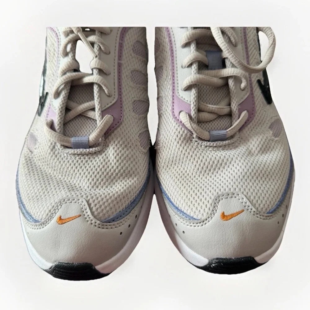 Nike Air Max AP Womens Size 9‎